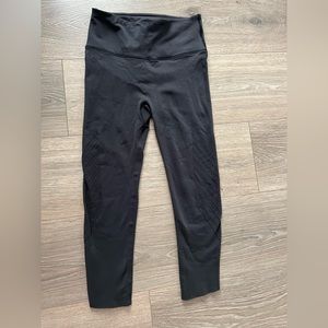 Lululemon Leggings, SEAMLESS!!! Black, size 6, cropped